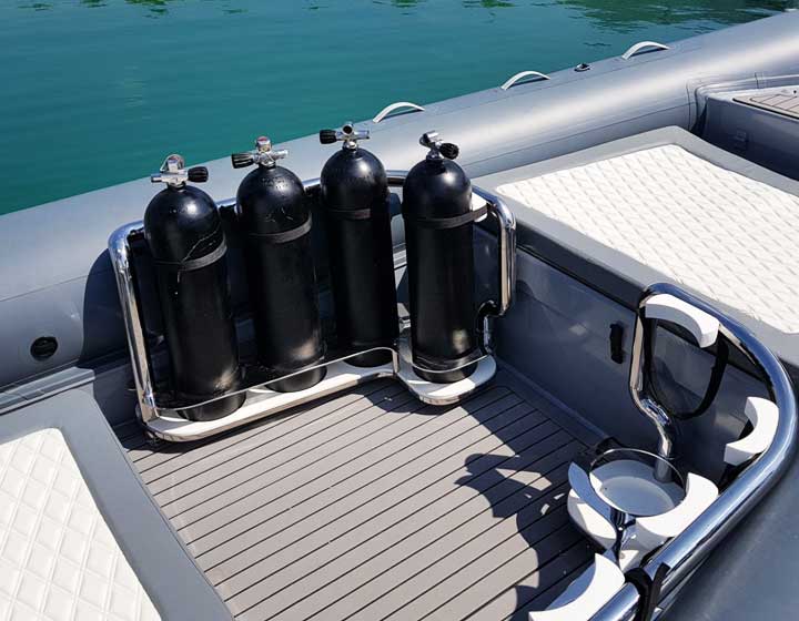 Image for the Boat Diving Specialty course, showcasing divers preparing to enter the water from a dive boat.
