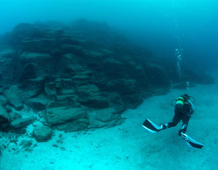 Diver exploring deep waters during the Deep Diver Course with LoCura Diving in Tenerife.